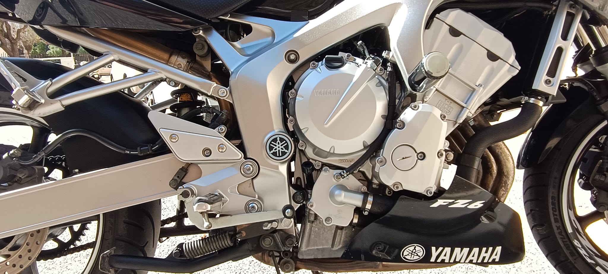 Tapones chasis Yamaha fz6 - Imagen 2