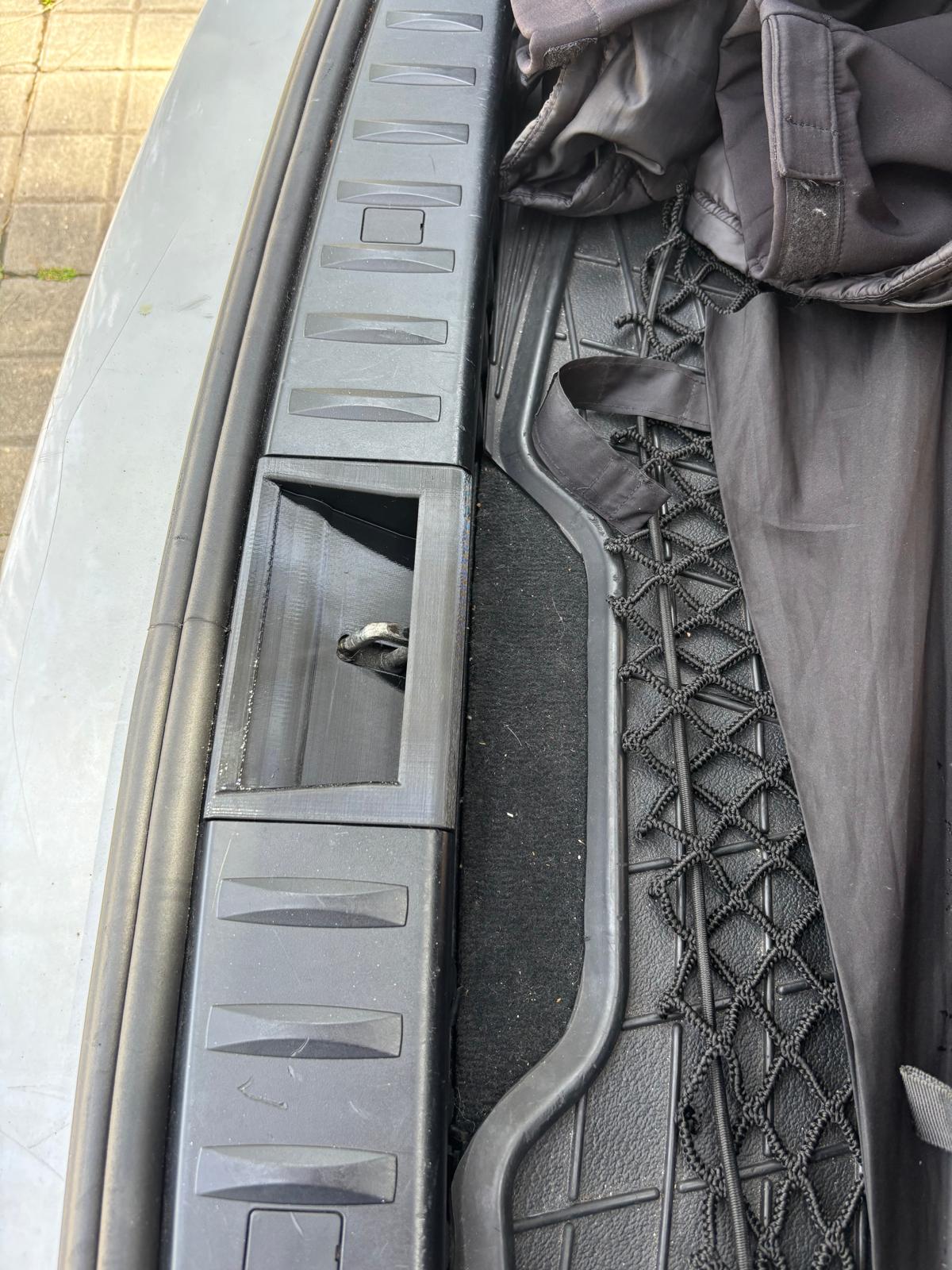 Tapa cerradura maletero bmw e91 - Imagen 3
