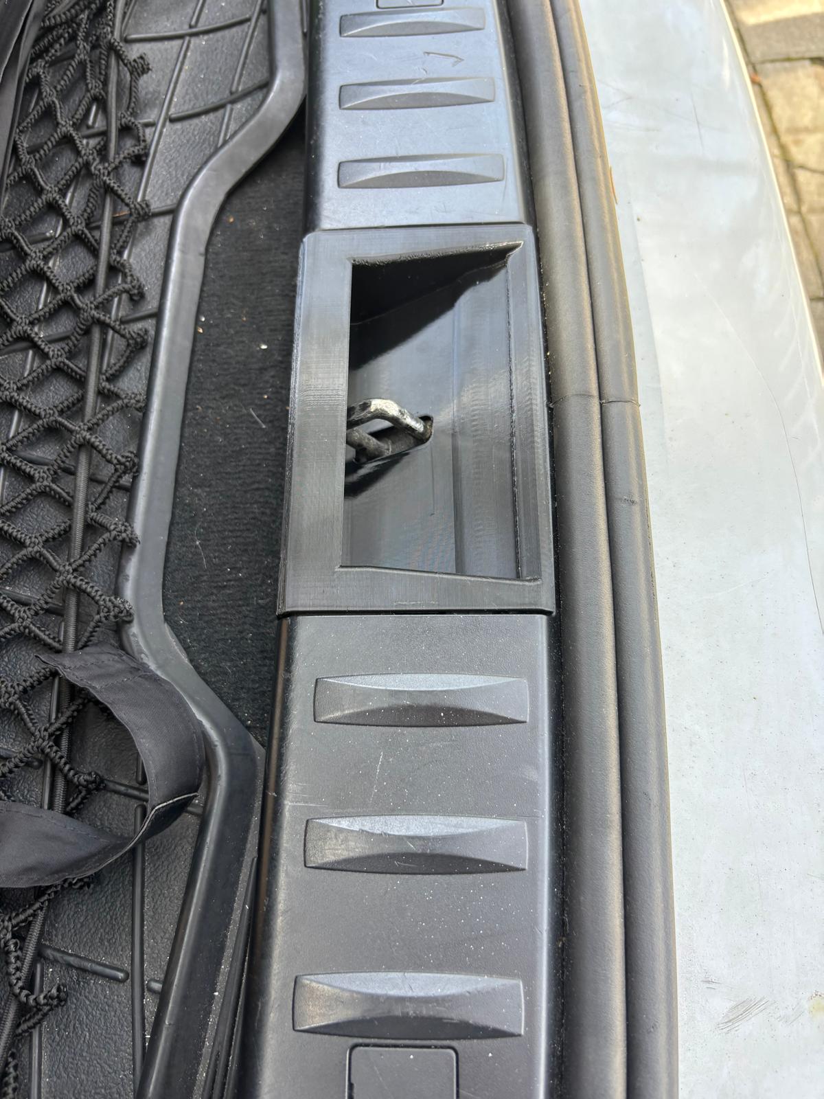 Tapa cerradura maletero bmw e91 - Imagen 4